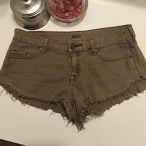 BDG low rise shorts size 27 😍 💚💗